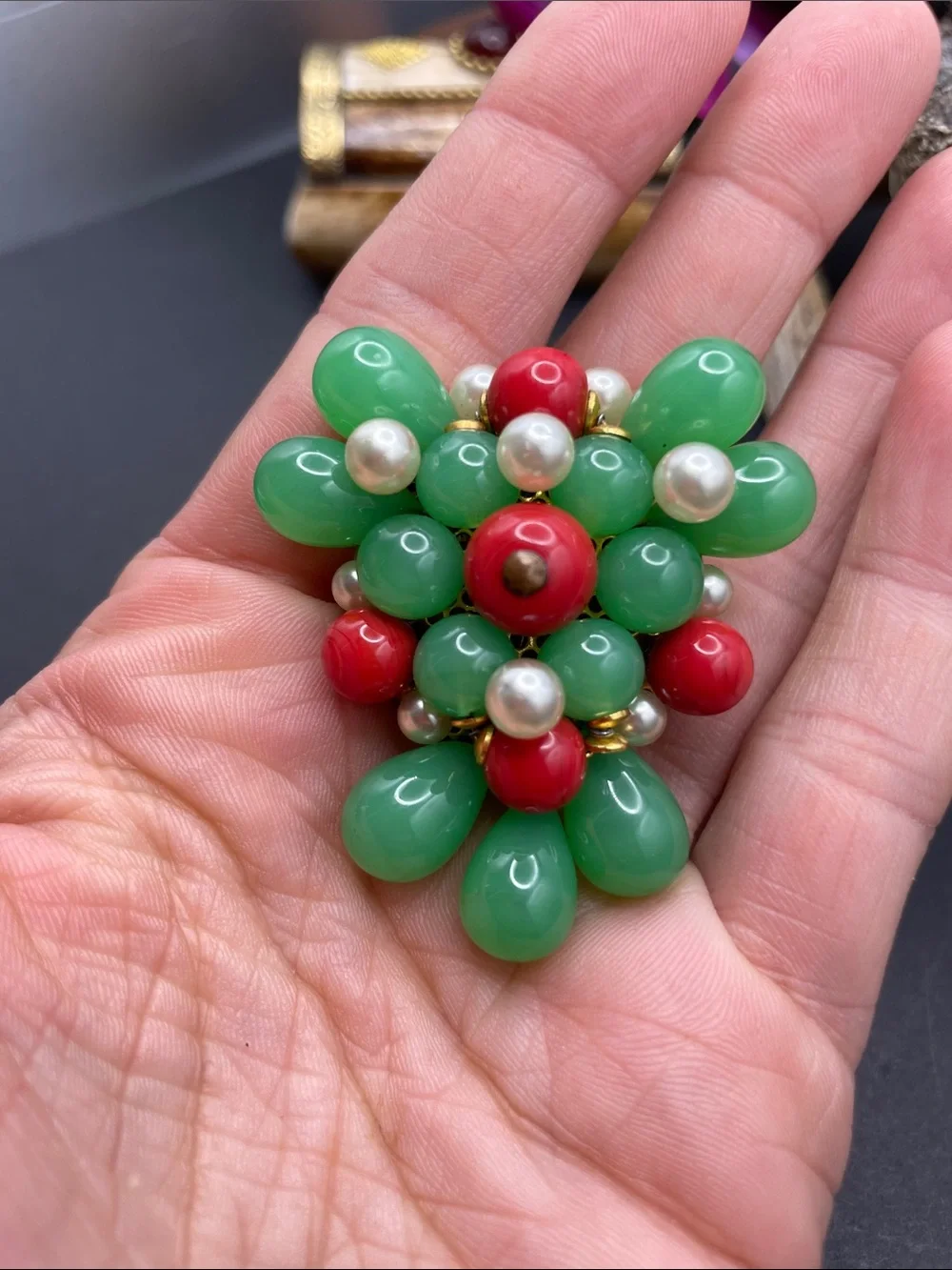 Uranium 1940’s glass brooch vintage